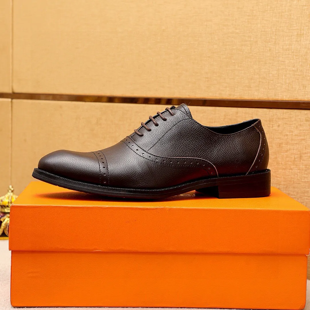 Men's shoes 💰480 💐 Product trademark: HERMES "Hermès" business leather shoes Regular size: 38-44 (45🉑️customized) Product materials: Selected imported first-layer pebbled calfskin upper, imported water-dyed 🐂 cowhide lining. Strong three-dimensional visual effect, non-slip and wear-resistant combination outsole Color: 2⃣️colors available